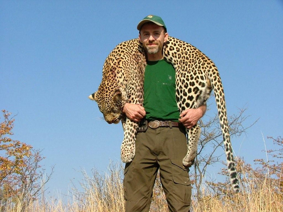 Leopard-Hunting-Safaris-in-Africa.jpg