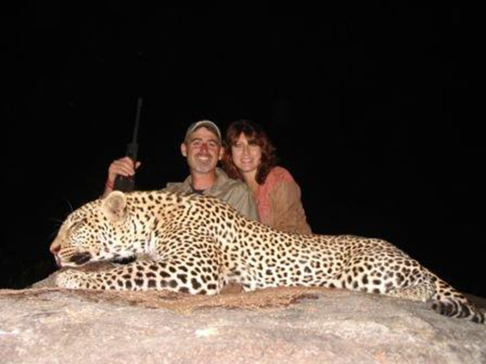 Trophy-Leopard-Hunting-Safaris-in-Africa.jpg